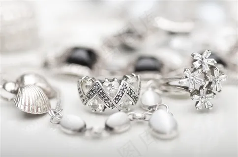 项链等美丽的首饰