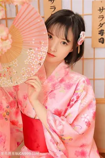 拿着扇子的和服美女高清图片 拿着扇子的和服美女高清图片