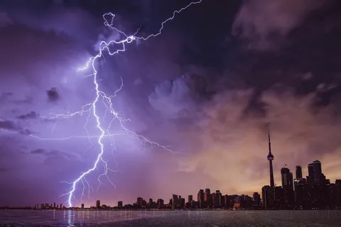 夜晚打雷闪电图片 夜晚打雷闪电图片
