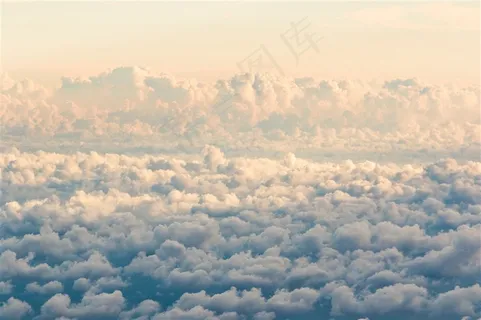 浓厚的云层摄影图