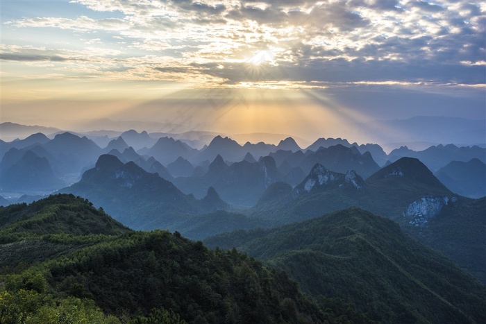 广西桂林尧山风景素材图