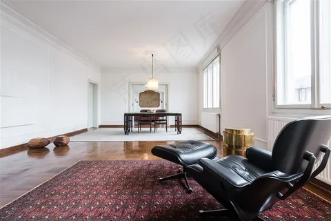 宽敞明亮的会客厅