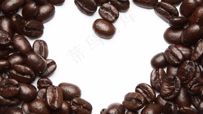 咖啡豆镂空的爱心图片
