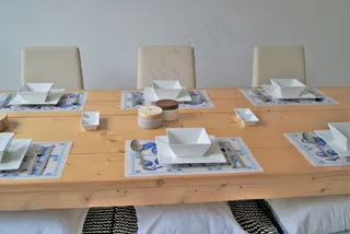 餐桌上餐具摆放图片