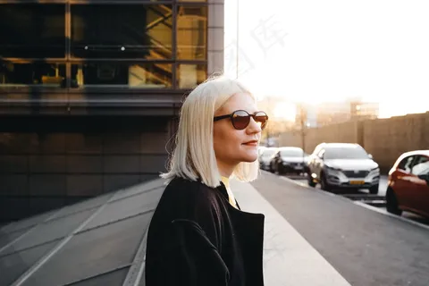 侧颜欧美美女头像图片 侧颜欧美美女头像图片