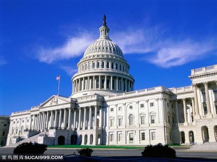 蓝天白云下美国白宫正面近景