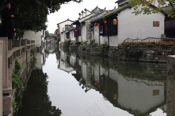 河水上的建筑物