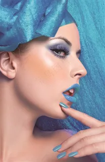 蓝色头发美女美容图片
