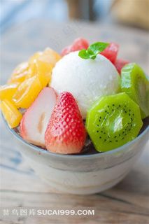 草莓猕猴桃黄桃香草雪糕高清图片素材