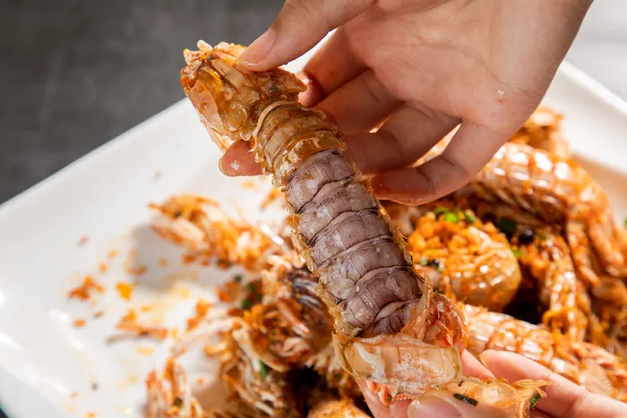 皮皮虾特色美食宣传设计海报