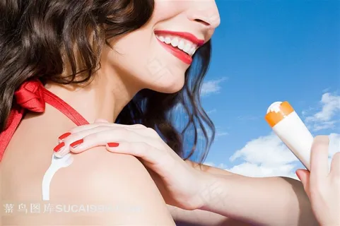 摸防晒霜的性感美女高清特写