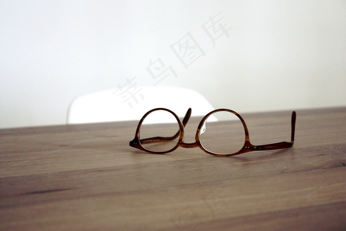 圆框眼镜图片