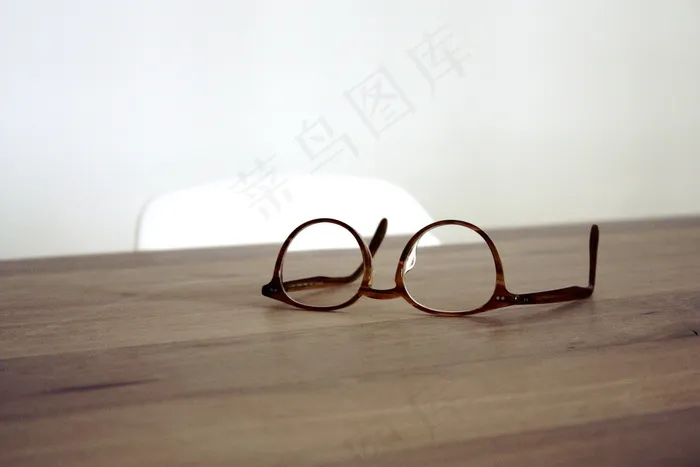 圆框眼镜图片