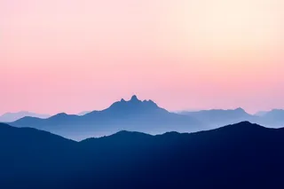 高山云雾意境背景