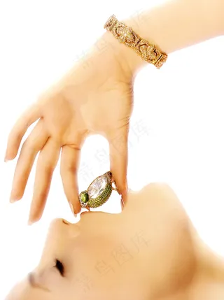 钻石戒指美女图片