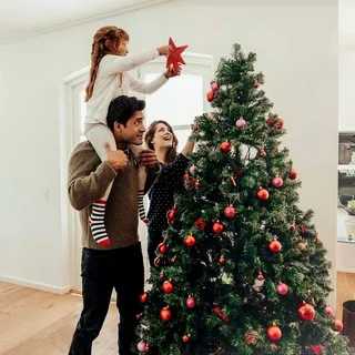 圣诞节室内人物场景圣诞送礼物(12)