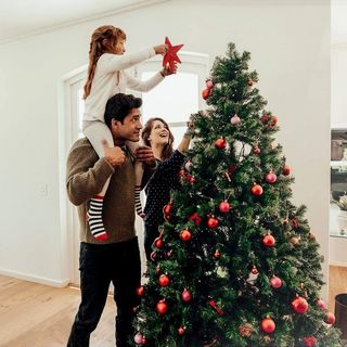 圣诞节室内人物场景圣诞送礼物(12)