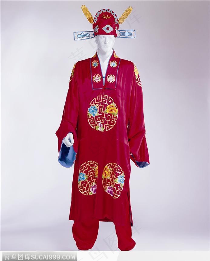 穿戴新郎服饰的模特