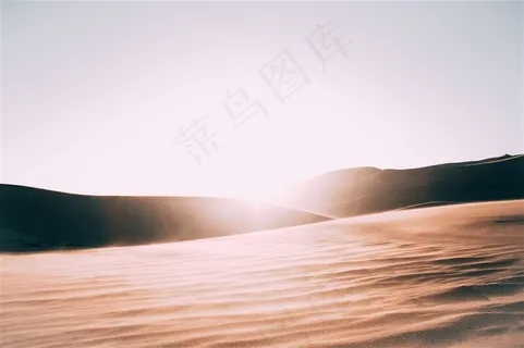 傍晚的沙漠图片
