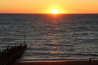海平面日落景观图片