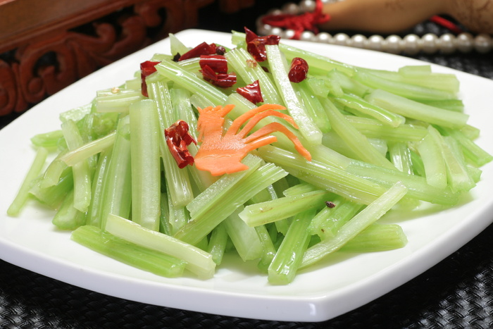 炝炒家芹