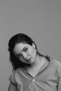 灰色质感欧美美女写真图片