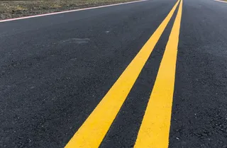 公路双黄线图片