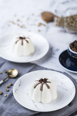 蛋糕店小蛋糕慕斯美食甜品图片