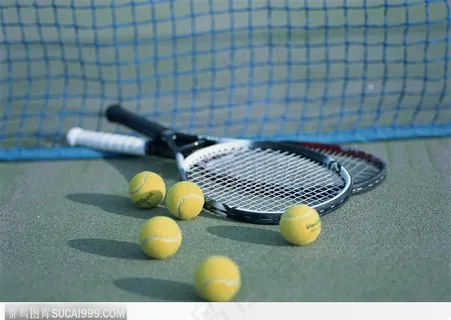 一副网球拍和五个网球