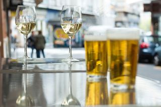 香槟与啤酒图片