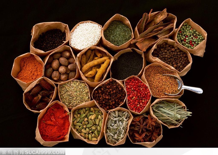 用纸袋子装好的各种佐料