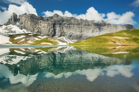 冰雪高山湖泊美景