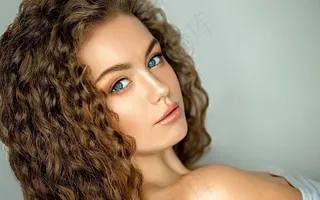 小波浪卷发发型图片