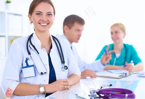 微笑的医生图片