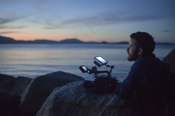 度假的国个男人