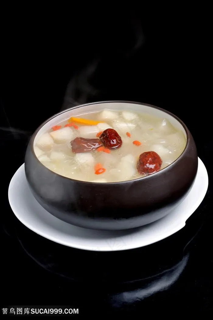 银耳炖雪梨的美食图片