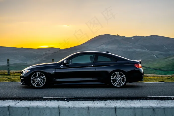 高档黑色汽车图片