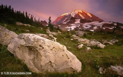 黄昏山脉风景画