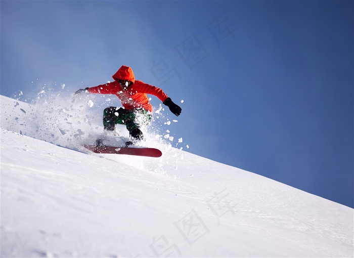 冬日滑雪的运动员素材大图