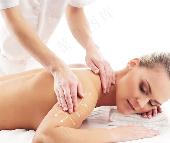 肩部按摩的外国女性高清摄影图