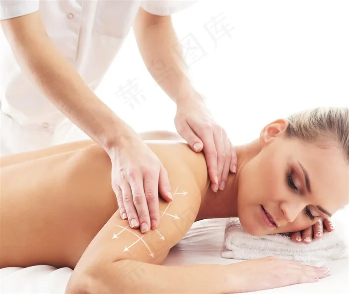 肩部按摩的外国女性高清摄影图