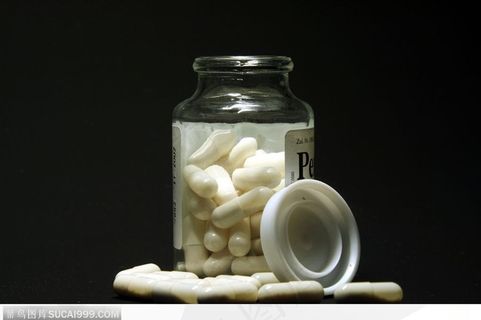 医学药品-玻璃瓶中的白色胶囊