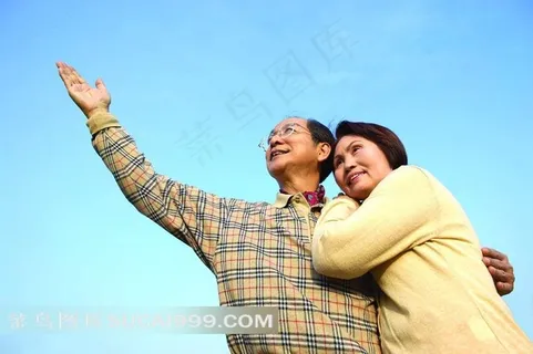 夕阳下的老人夫妻 夕阳下的老人夫妻