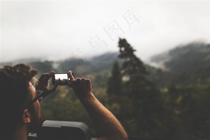 正在拍摄的手机图片