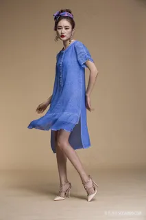 蓝色棉麻连衣裙美女图片