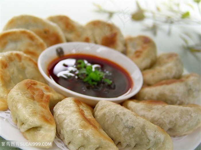 锅贴饺的美食图片