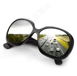 眼镜里的美景图片