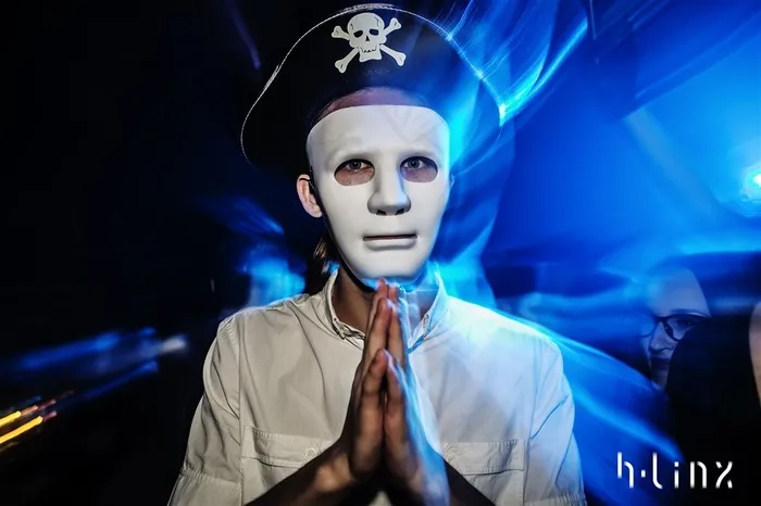 h·Linx酒吧万圣节抓怕