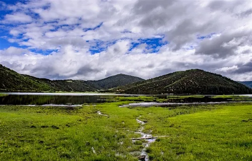 云南普达措国家公园风景摄影图片