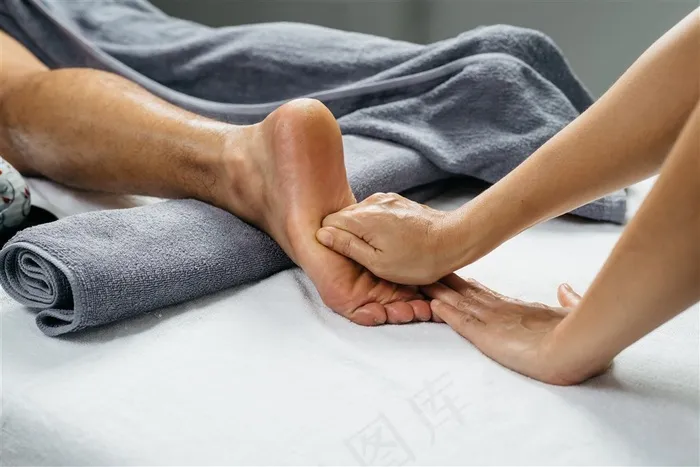 脚部按摩的人物高清素材